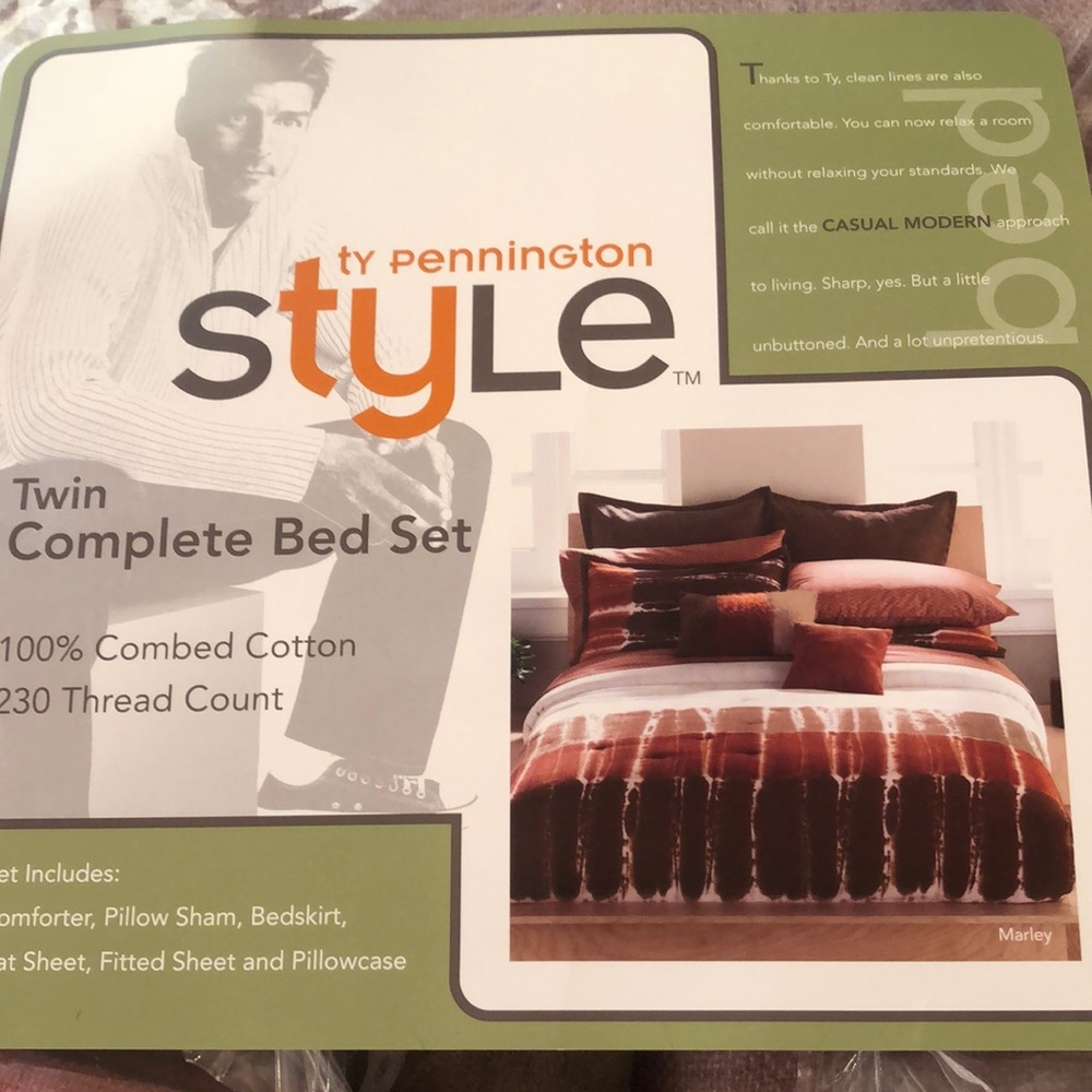 Bed set comforter, pillow sham, bedskirt, flat sheet, fitted sheet & pillowcase